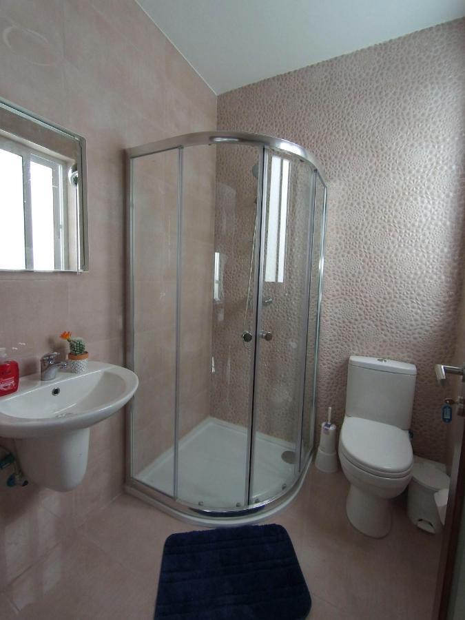 F7 Room 2, Private Bedroom Two Single Beds Shared Bathroom In Shared Flat Msida Exterior photo